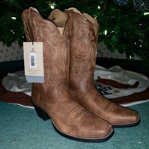 Ariat Women’s Round Up Square Toe Cowgirl Boots